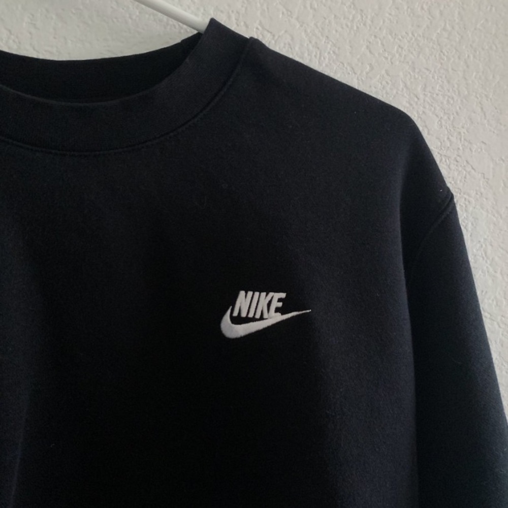 black nike crew neck